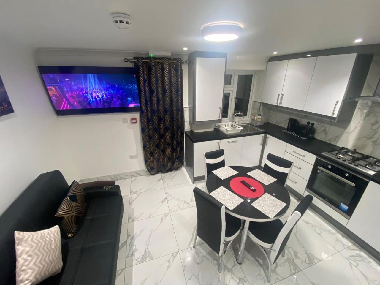 The Royal Boutique Oxford Lodge By London Sleep 6 هايس المظهر الخارجي الصورة